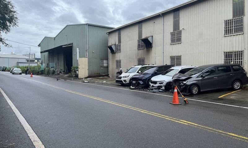 下車都站不穩!台中Lexus連撞4車 駕駛喪屍煙彈陽性送法辦