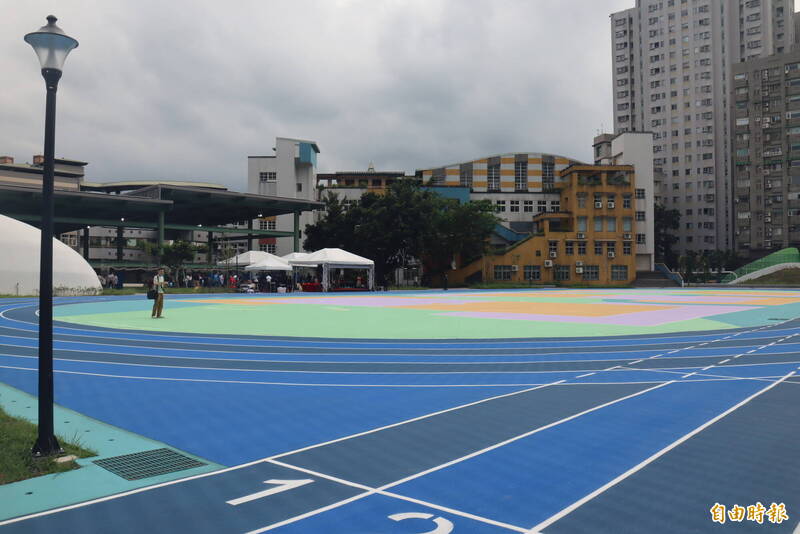 永平國小新操場啟用 新北首座立體共構校園地下停車場設接送區