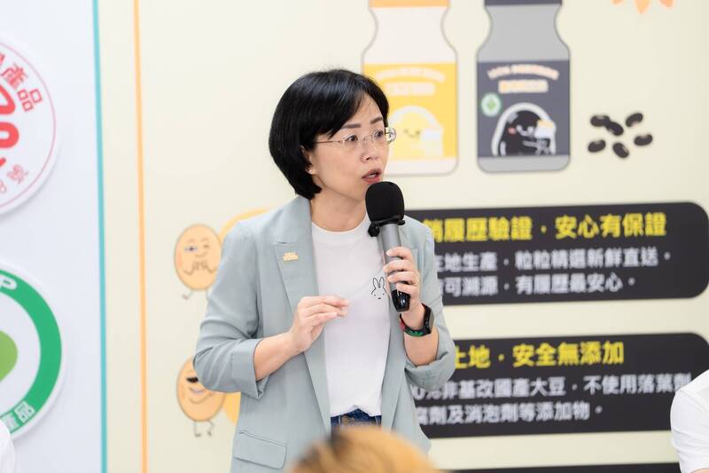 參訪團膳廚房 蘇巧慧拋補助業者升級食安設備政見