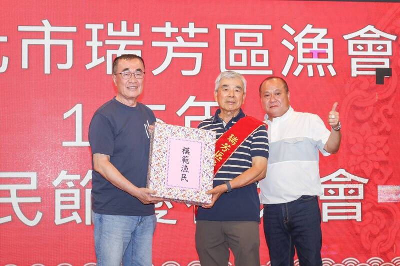 前往瑞芳與漁民、礦工交流 李四川:做工的人做大家的後盾
