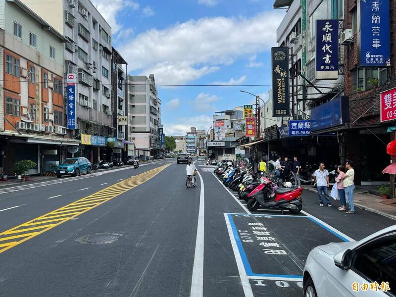 藍白線停車格寫一堆字?台北市停管處揭密:停錯恐罰1200元