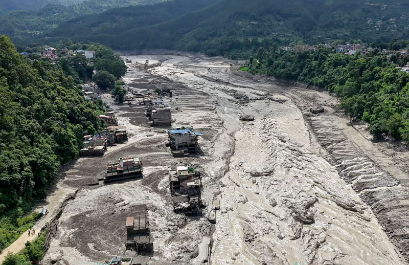 疑地震引發雪崩!尼泊爾山洪吞噬村莊 已17死近400人失蹤
