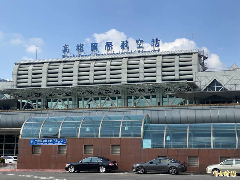 高雄男隨機持刀劫車 律師辯「自己下車給錢算恐嚇」被法官打臉