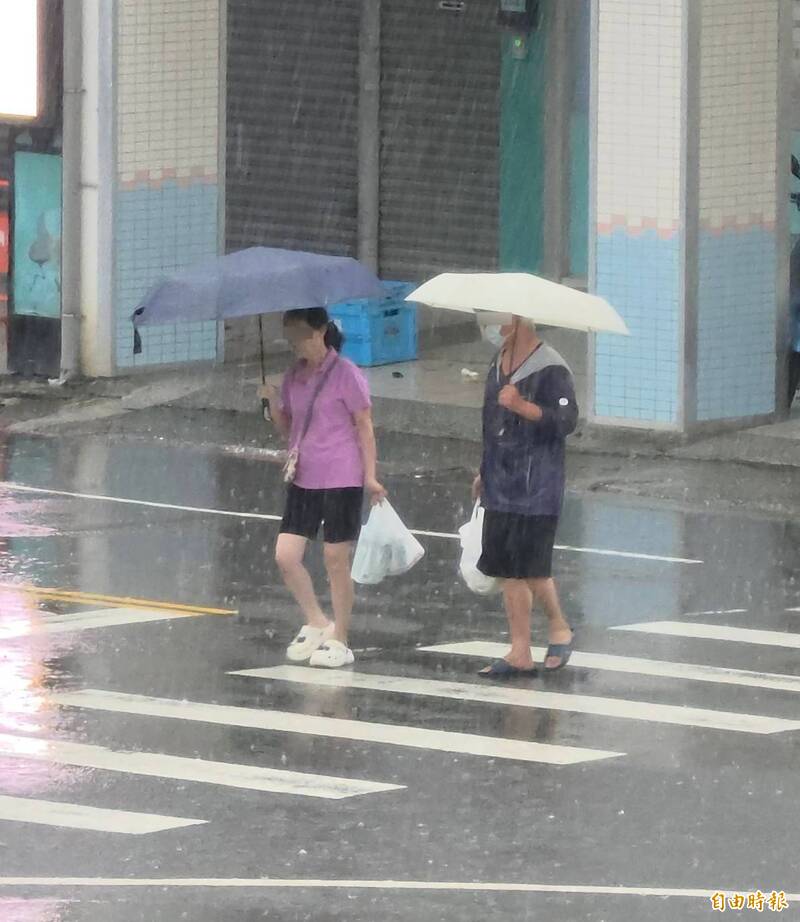 沙德爾颱風逼近 高雄明雨勢最大嚴防海水倒灌