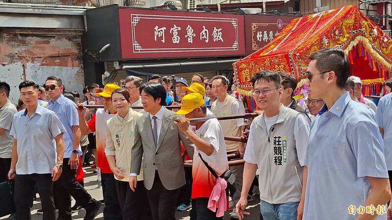新竹都城隍祭奉旨賑孤遶境! 賴清德首度參與 信眾參與盛況空前