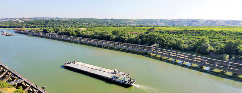 中英對照讀新聞》Romania shuts second nuclear reactor over low Danube waters多瑙河水位低 羅馬尼亞關閉第二座核反應爐