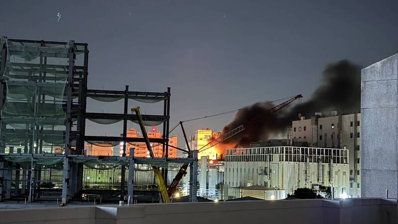 世界先進位於桃園市蘆竹區的晶圓三廠，27日深夜11點多發生火警。（圖由消防局提供）
