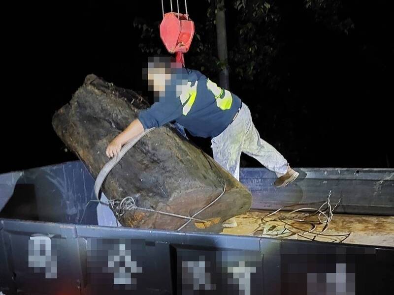 颱風豪雨後偷搬漂流木!3男遭逮送法辦 扣得台灣肖楠逾1噸