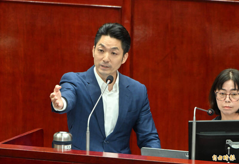 北市天價遮陽傘身價又漲了 簡舒培曝單支造價近千萬元