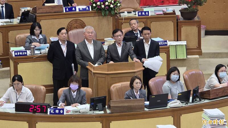 新北罰單收入大幅超收 議員蘇泓欽提案普發現金