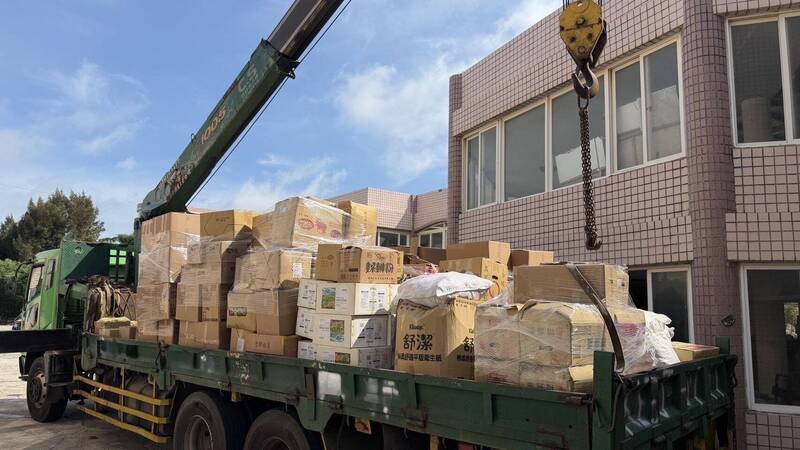 老樓房分裝中國走私菸酒、乾香菇 高雄關聯手金門警調「統統打包」