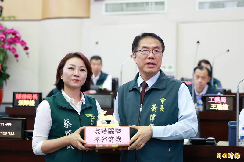 黃偉哲力挺庇護工場 加碼採購中秋禮盒