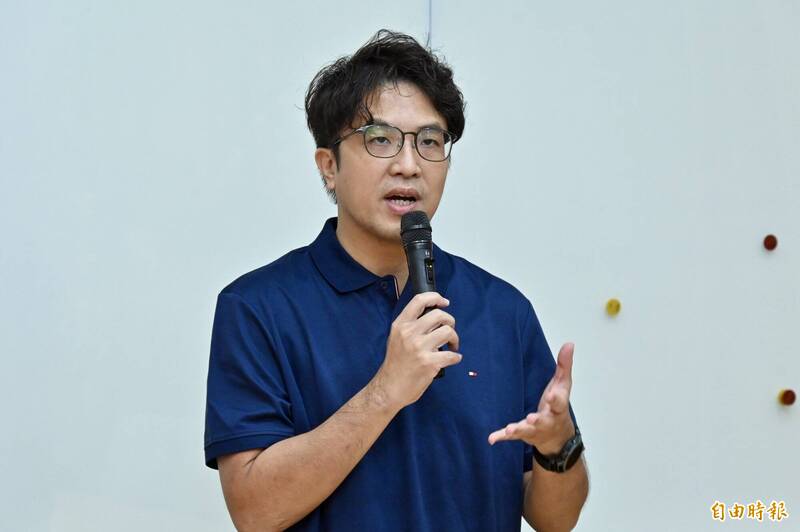 蔣萬安庇護工場議題「和翁曉玲站一起」沈伯洋轟:不會良心不安嗎?