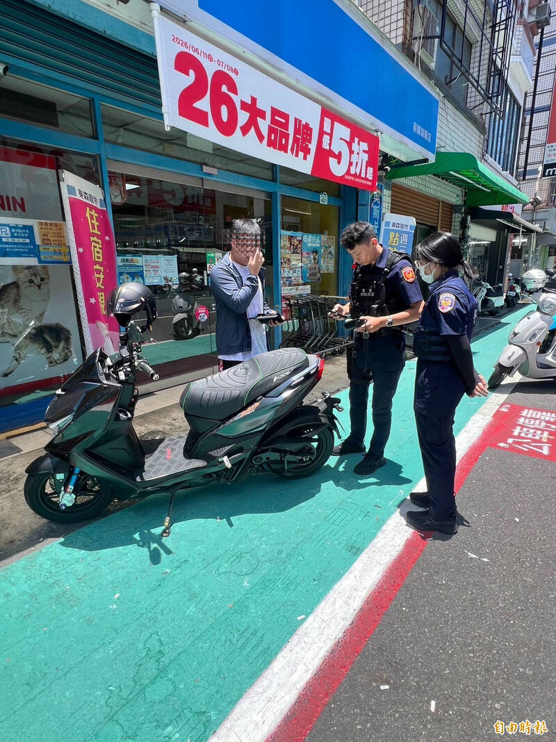 行人綠區變險區2-2》高雄綠色步道成效打折 瑞隆路違停、搶道待解