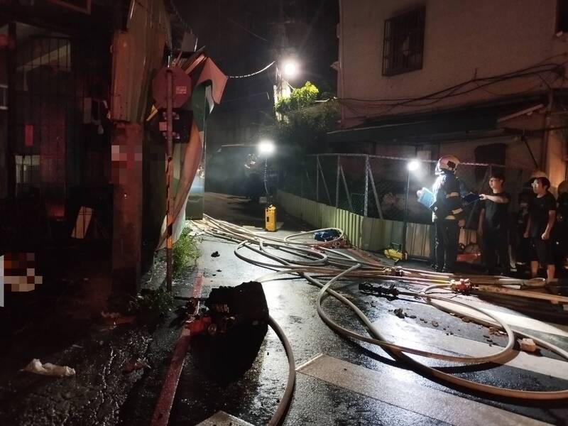 北投鐵皮屋餐廳疑瓦斯不慎引氣爆 起火原因待調查