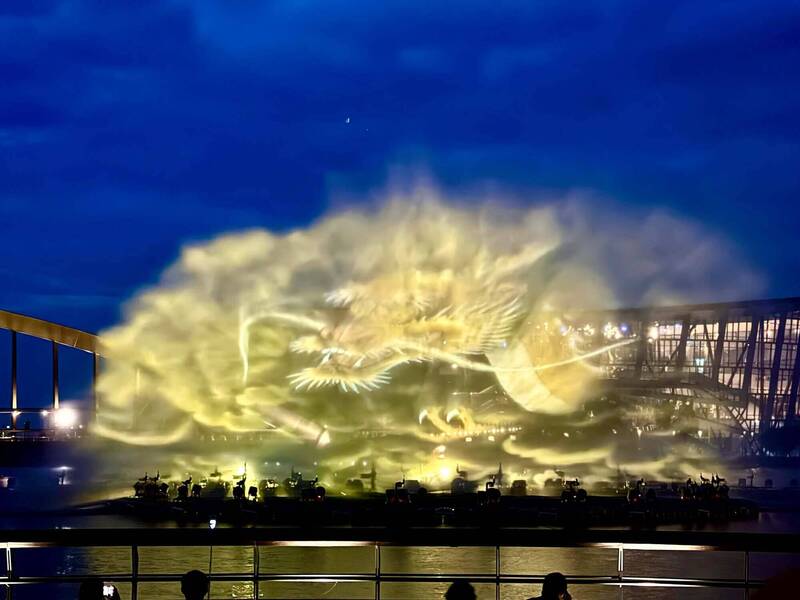 故宮南院水舞8/30最終場 神獸「霖雨龍」、「金翅鳥」現身