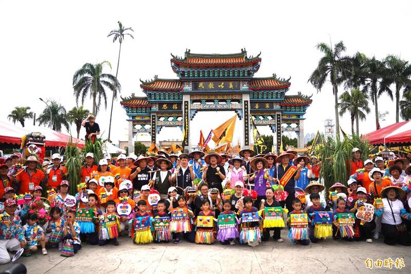 新竹義民祭挑擔奉飯重現百年傳統 今晚義民之夜聽盧廣仲唱歌