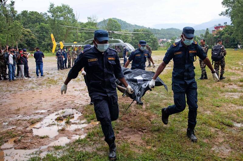 逾3000人失蹤死亡 尼泊爾擋不住國際壓力開放4國救援