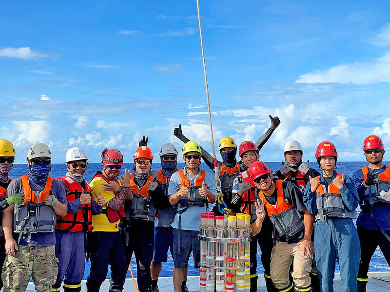 《TAIPEI TIMES》 Deep-ocean carbon trails tracked