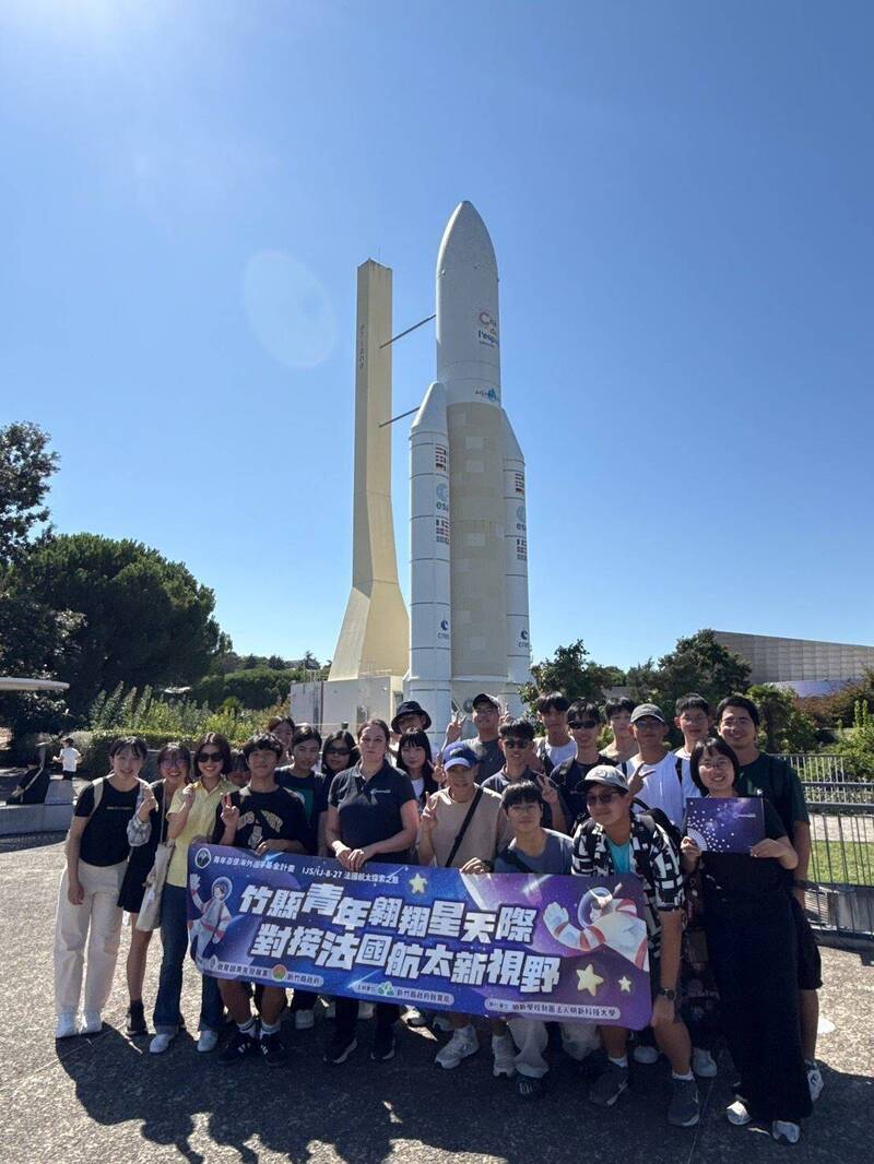 19名新竹高中職生赴法航太壯遊 走進ESA、IPSA探索太空夢