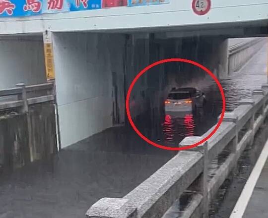 可怕!彰化的雨像是用倒的 民生、曉陽地下道封了