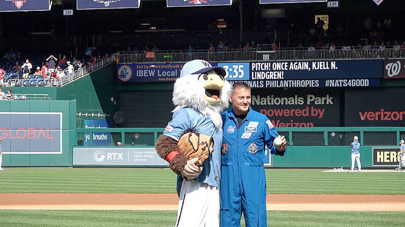 《TAIPEI TIMES》Taiwan-US astronaut throws 1st pitch