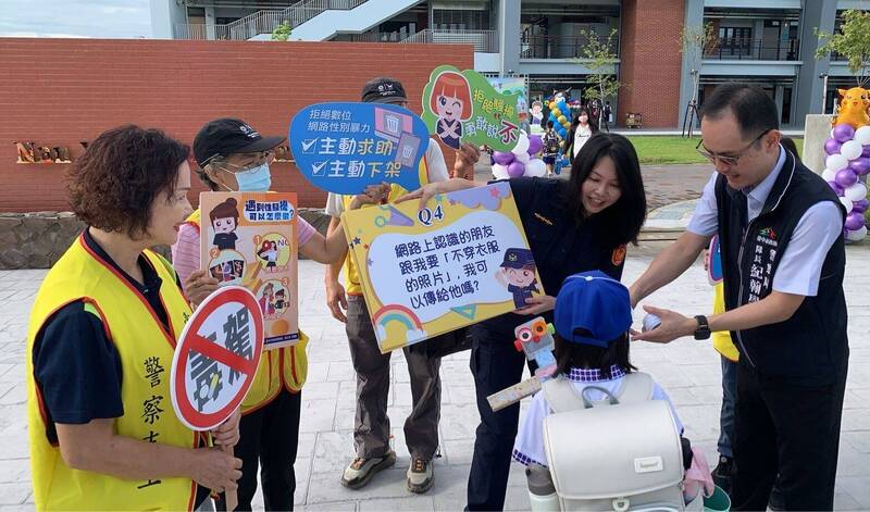 中警護童迎開學!超萌「小熊警察警報器」陪孩子開心上學平安回家
