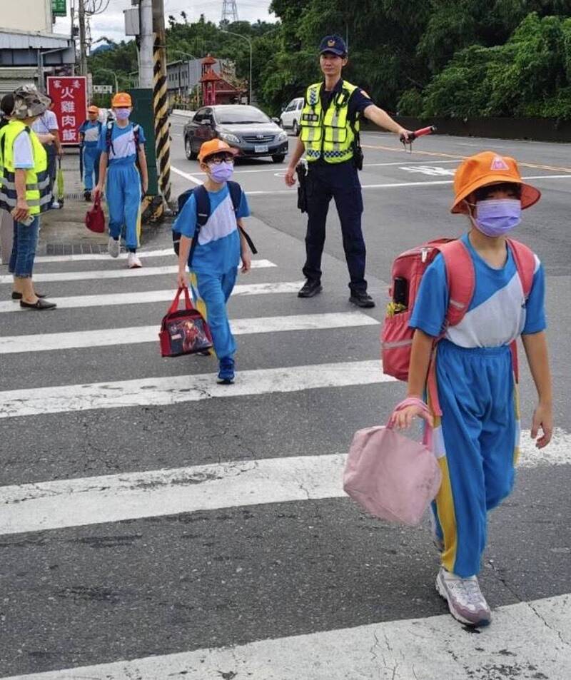 開學第一課 嘉義中埔警會同鄉長護童識詐宣導