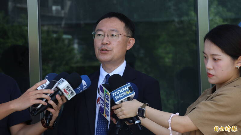 庇護工場風波翁曉玲被下令「閉嘴」? 李坤城:藍委都是她的同路人