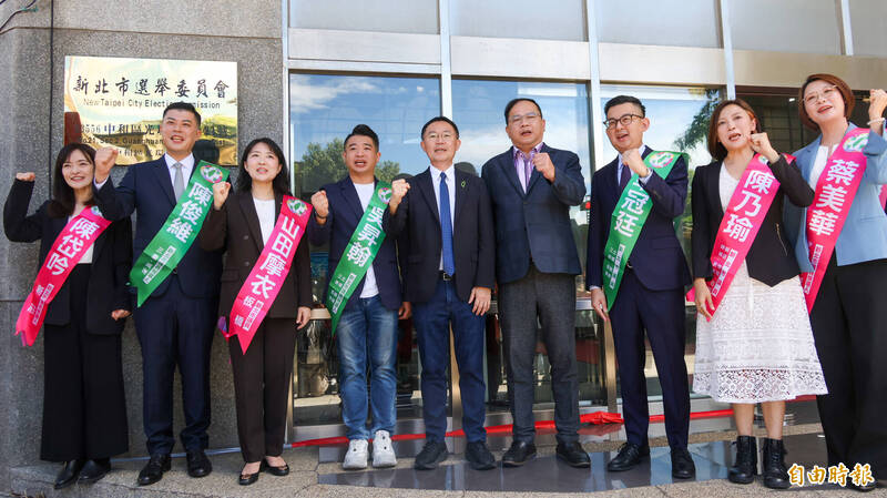 新北綠營正國會聯合領表造勢 喊關鍵7席全上議會過半