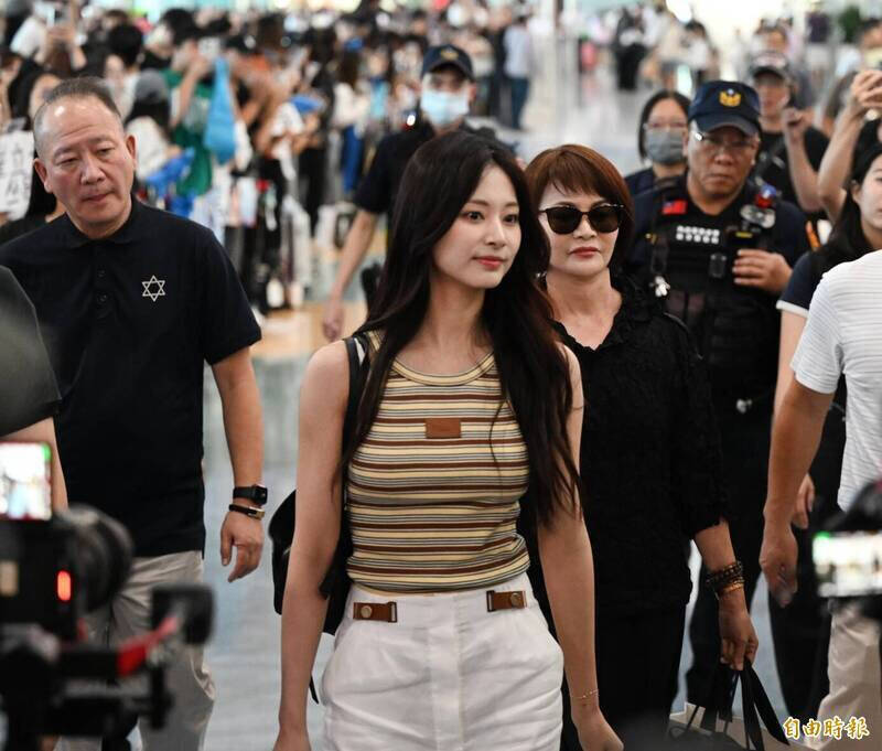 中國利誘周子瑜支持一中 羅文嘉:配合中共最後下場都不好