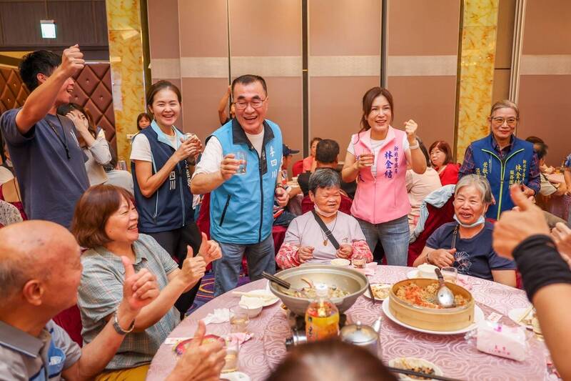 鶯歌鄉親熱烈高喊「凍蒜」 李四川在地三大政見獲好評