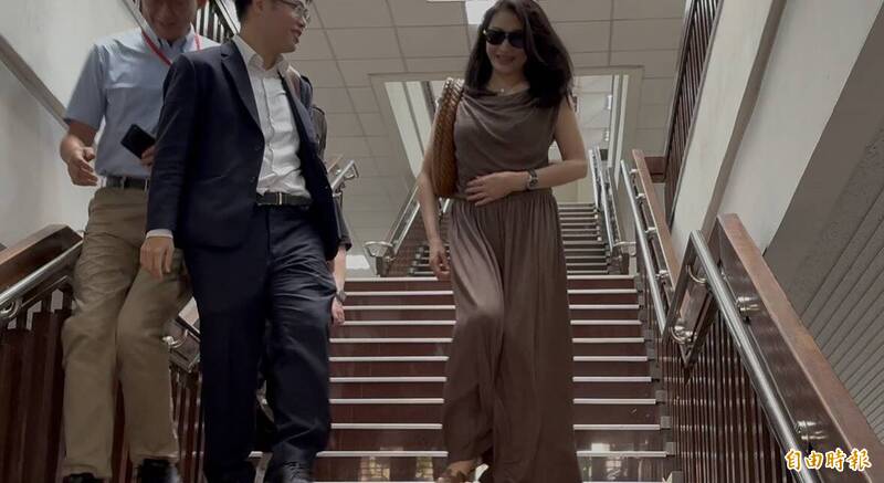 違反保護令飆罵林鴻南!王婉玲揹陳幸妤愛牌出庭 爽快認罪求緩刑