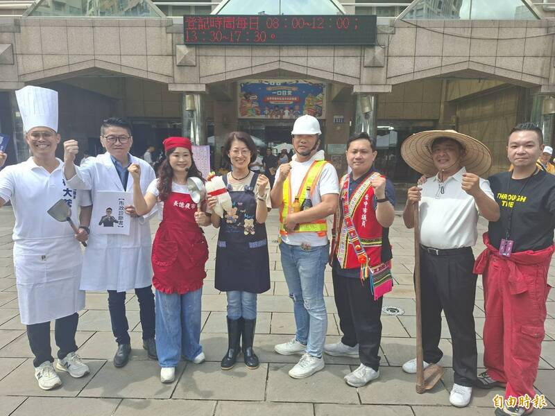 中市議員選舉登記首日 國民黨8新生代議員扮百工百業要為民喉舌