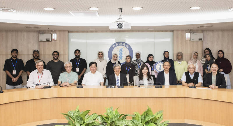 台阿科研合作從學生交流起步 阿曼16名大學生赴中研院實習