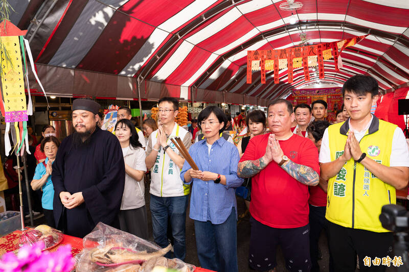 蘇巧慧出席板橋中元普度 盼不分黨派為新北努力