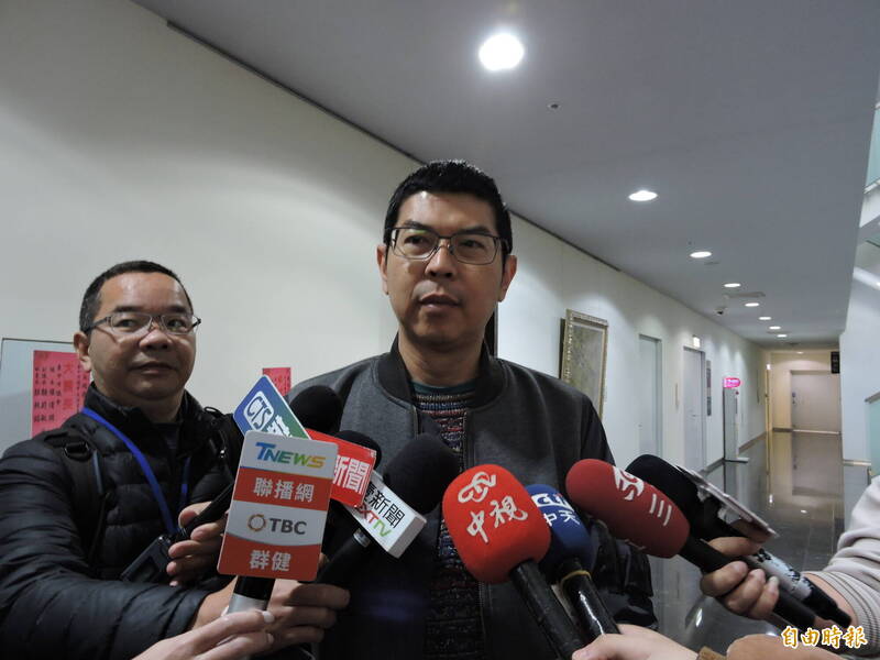 盧秀燕喊藍白「合則兩利」周永鴻:盧江只剩政黨沒有政見