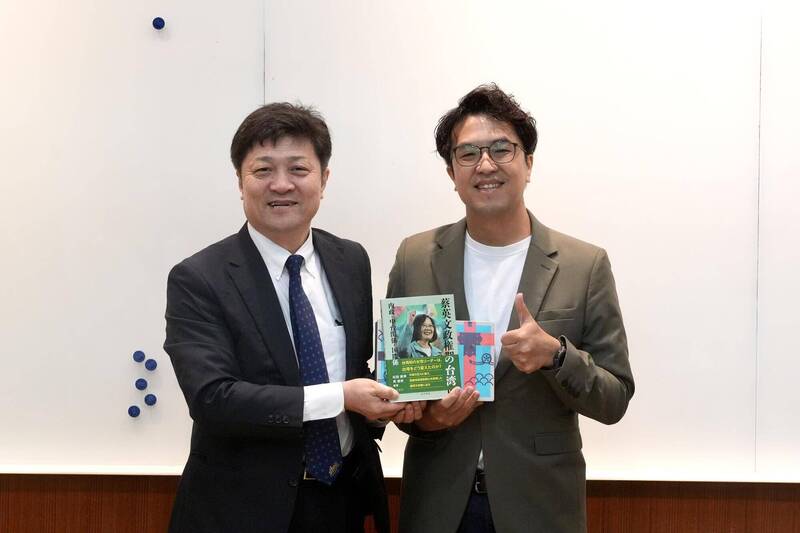 東大學者團來訪談選戰、資安 沈伯洋從AI主權談台北的國際治理未來