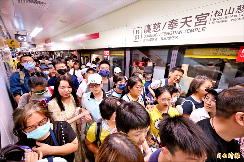 北捷信義東延段通車 3小時近萬人次搶鮮搭