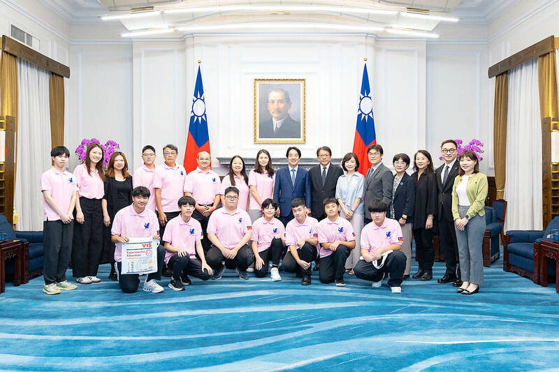 《TAIPEI TIMES》 Taiwan aims to train 500,000 AI pros by 2040