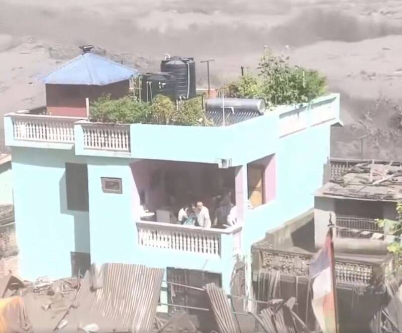中尼邊境暴洪綠色透天厝泥流中屹立不搖 專家揭原因