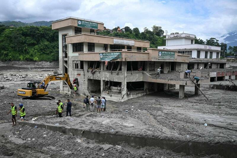 尼泊爾洪災增至903死4247失蹤 中國仍維持16死546失聯