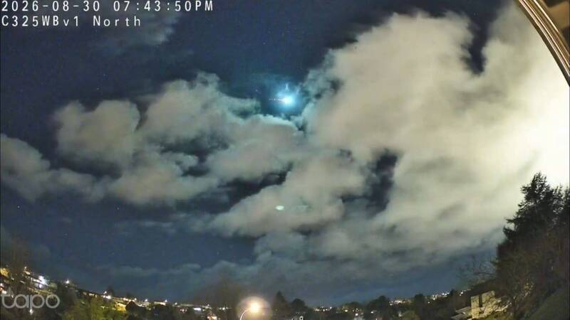 紐西蘭夜空劃過「巨大綠色火球」 罕見天文奇象畫面曝