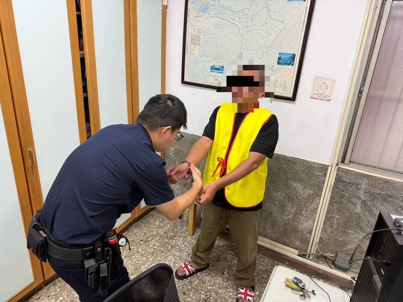 嘉義男疑幻聽鄰宅女子求救 自製汽油彈攻擊縱火