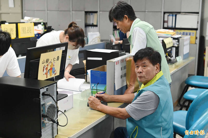 前恆春鎮長陳文弘登記參選 拋「福利加碼、建設升級」12大政見