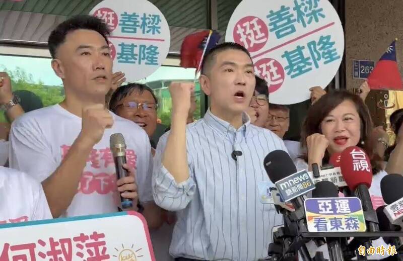 藍白基隆黨部主委陪同登記參選 謝國樑：堅定擊退抹黑與仇恨