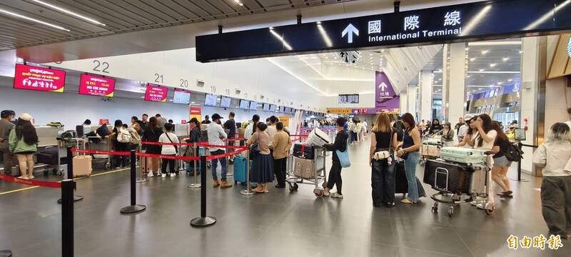 「還沒衝刺就達陣！」台中機場一二航距離多遠？網笑歪：開車10秒