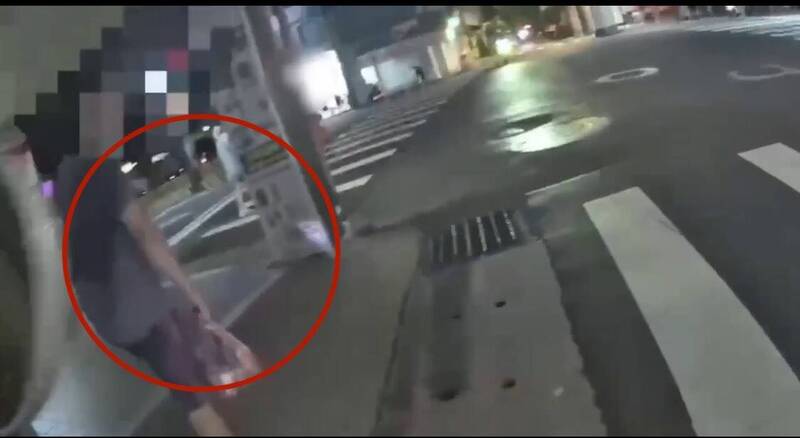 警喊一聲:大哥過來一下 詐欺通緝犯秒狂奔遭逮