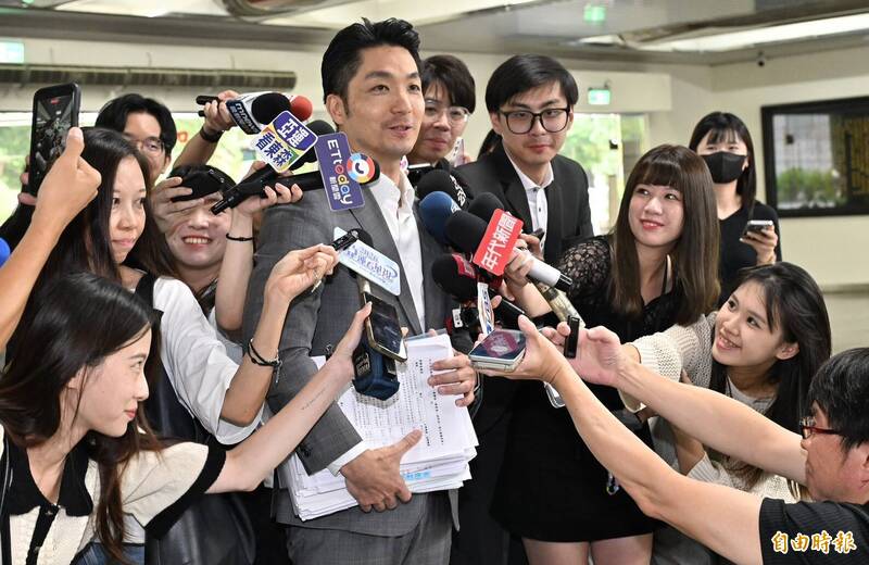 政大新生群「背景圖換沈伯洋」 蔣萬安回應了