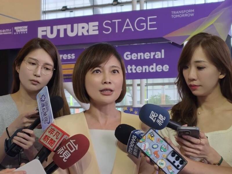 傅崐萁為波及庇護工場鞠躬 總統府轟「假道歉真卸責」：翁曉玲人呢？